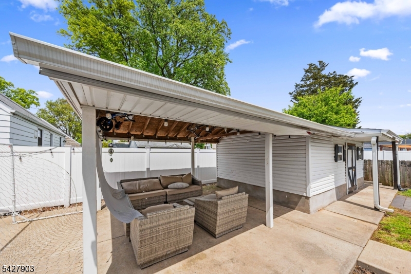 10 Hillcrest Ter