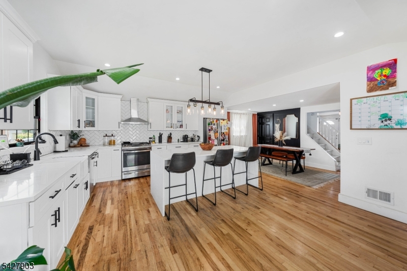 10 Hillcrest Ter