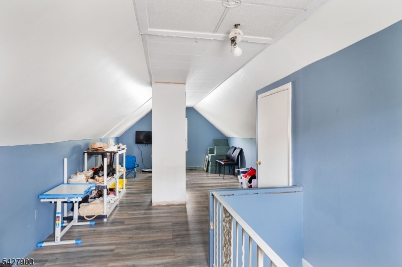10 Hillcrest Ter