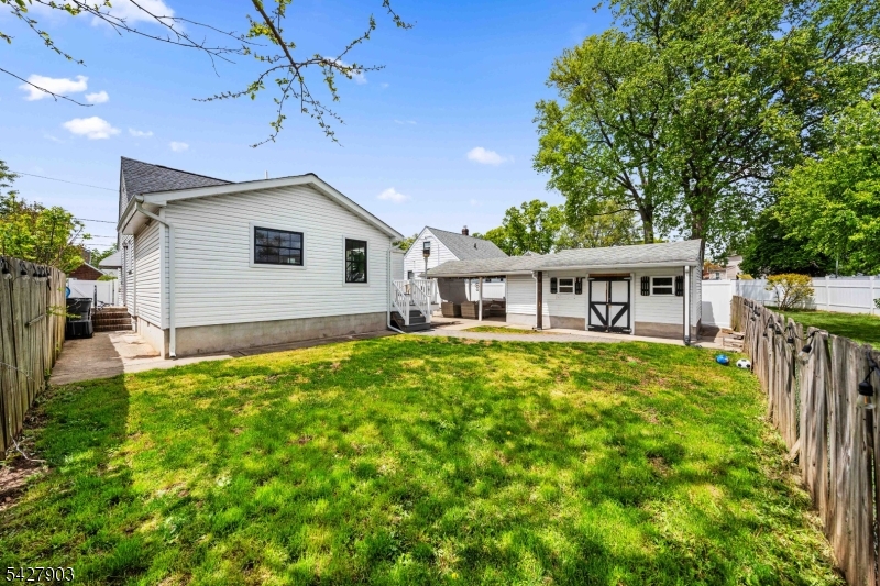 10 Hillcrest Ter