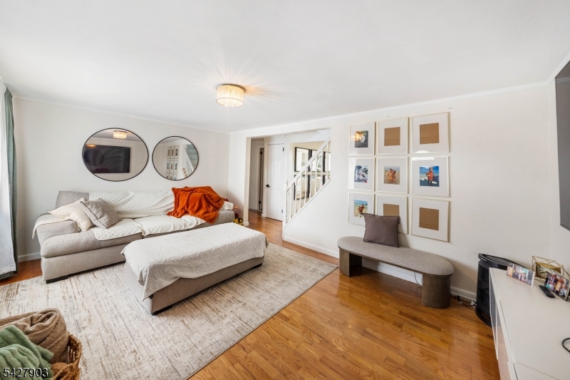 10 Hillcrest Ter