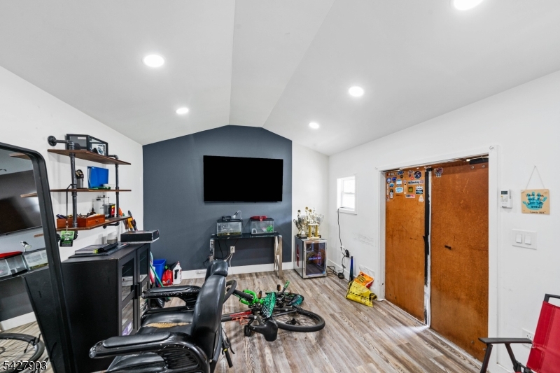 10 Hillcrest Ter