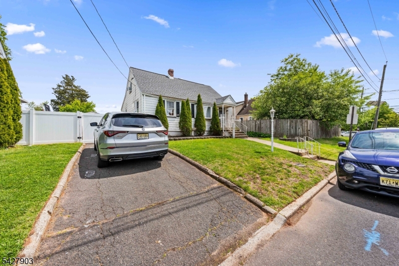 10 Hillcrest Ter
