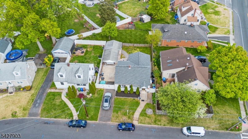 10 Hillcrest Ter