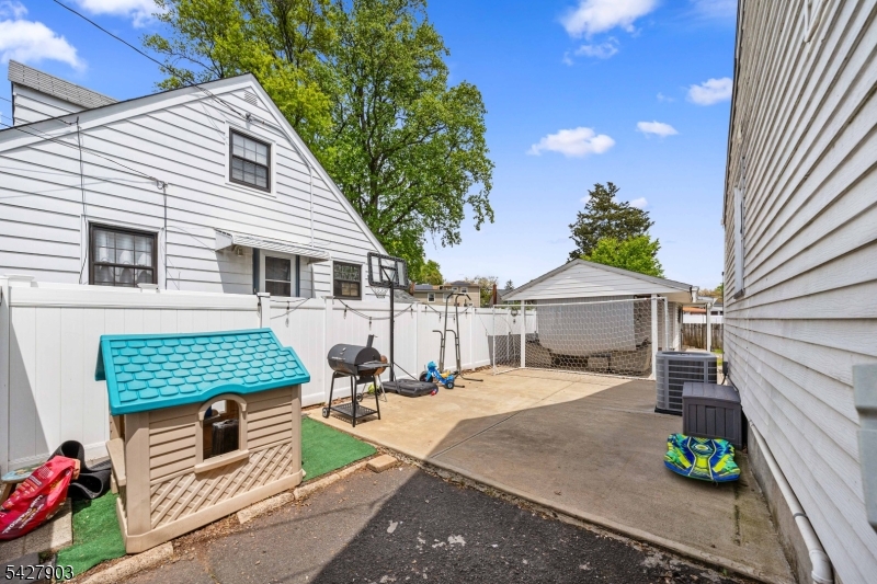 10 Hillcrest Ter