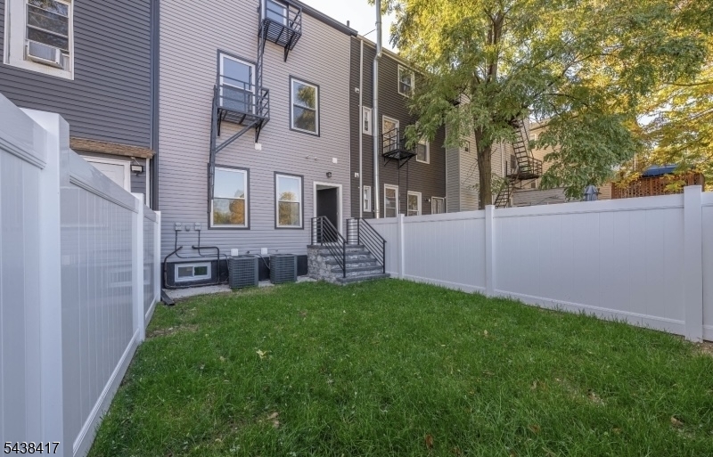 1119 Hampton Place 1
