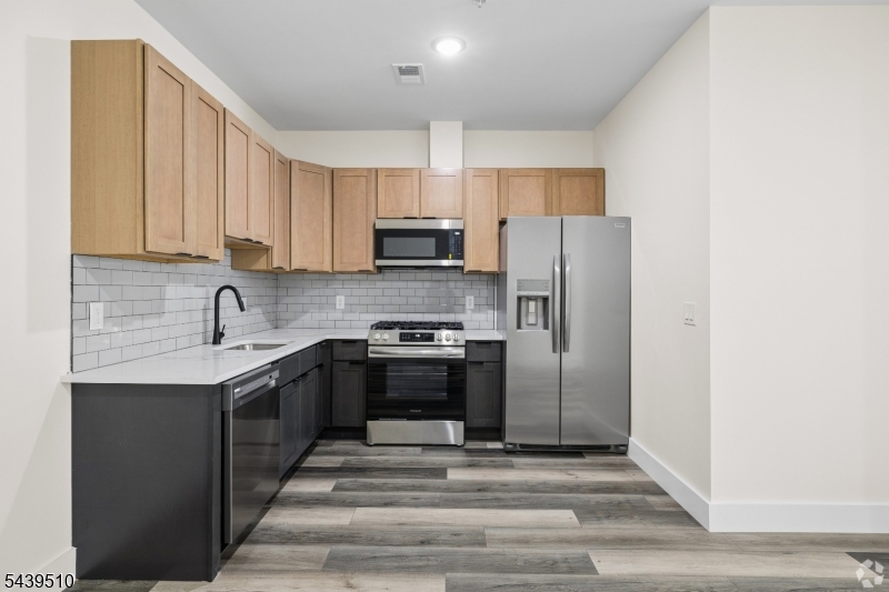 448 S Orange Ave 203