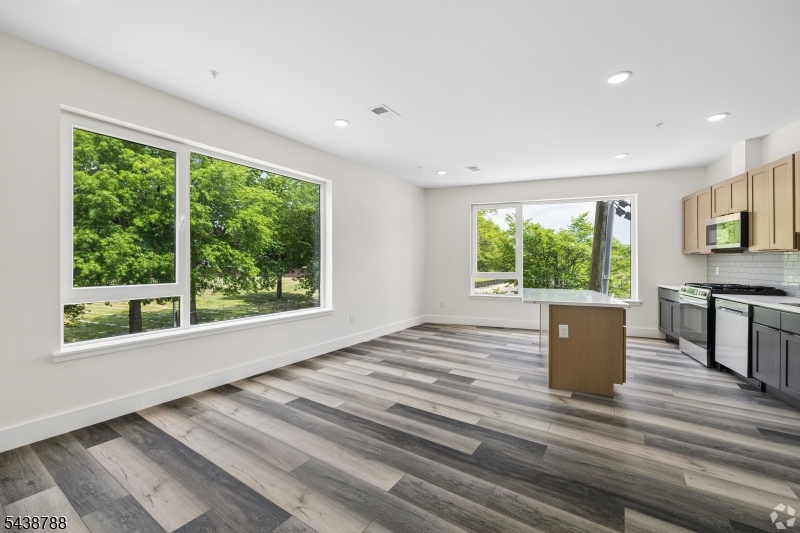 448 - 452 S Orange Ave 202