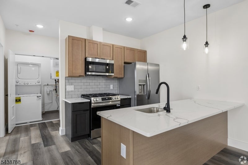 448 - 452 S Orange Ave 202