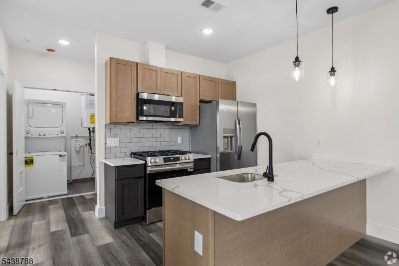 448 - 452 S Orange Ave 202