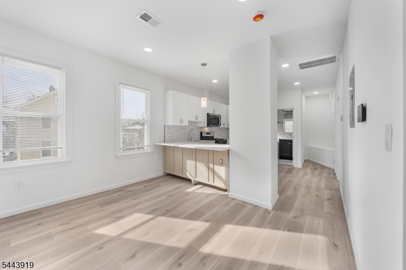 811 Jackson Ave