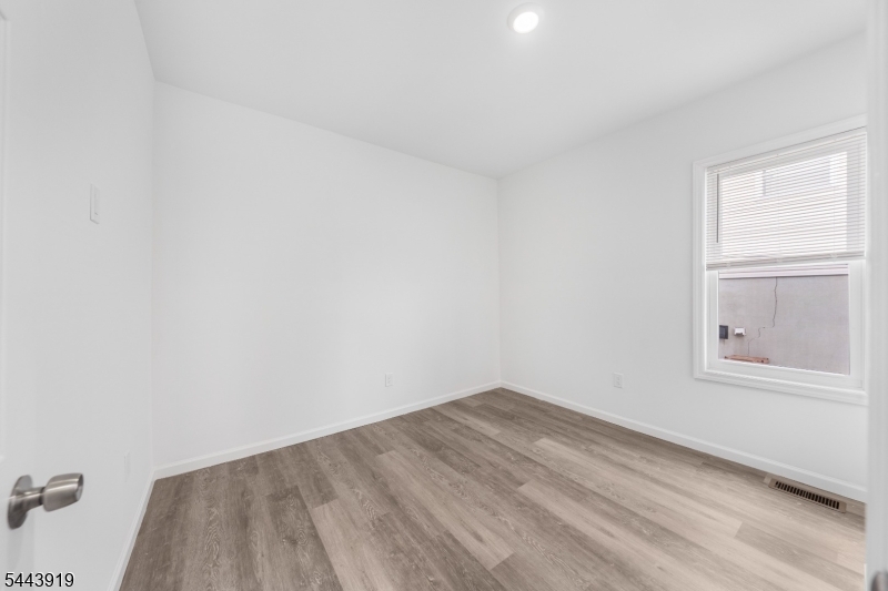 811 Jackson Ave