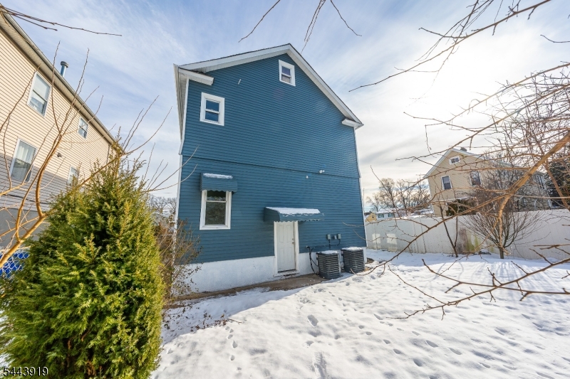811 Jackson Ave