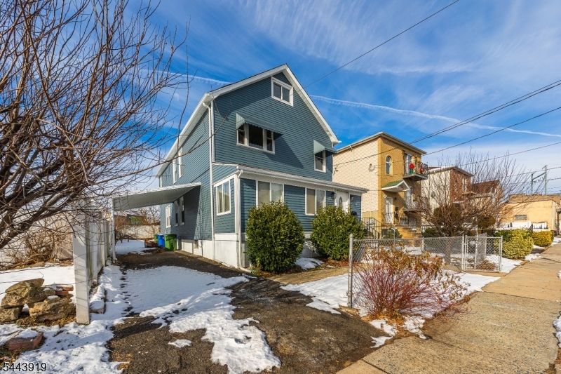 811 Jackson Ave