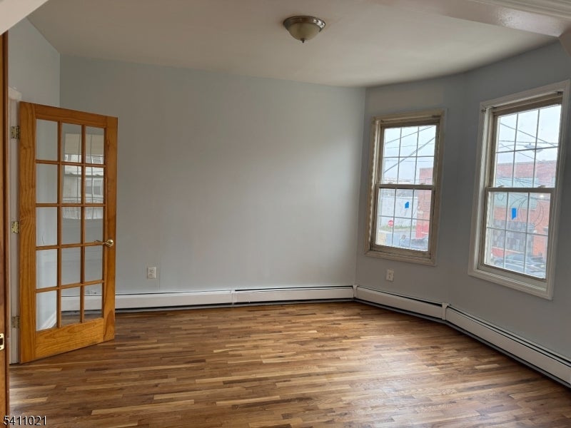 590 Hawthorne Ave 1