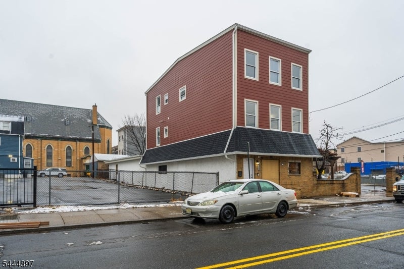 324 2nd St