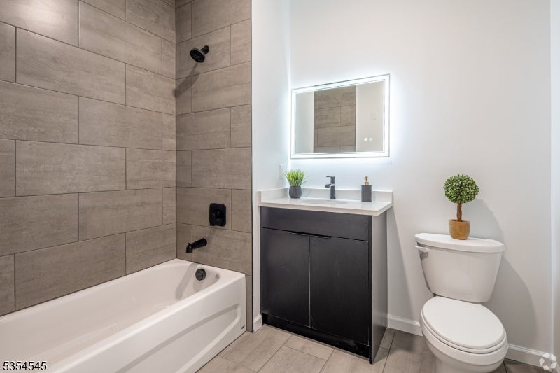 15-19 S. 13th St 303