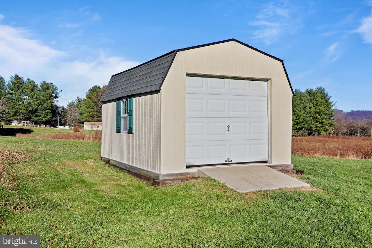 11946 Ropp Ln