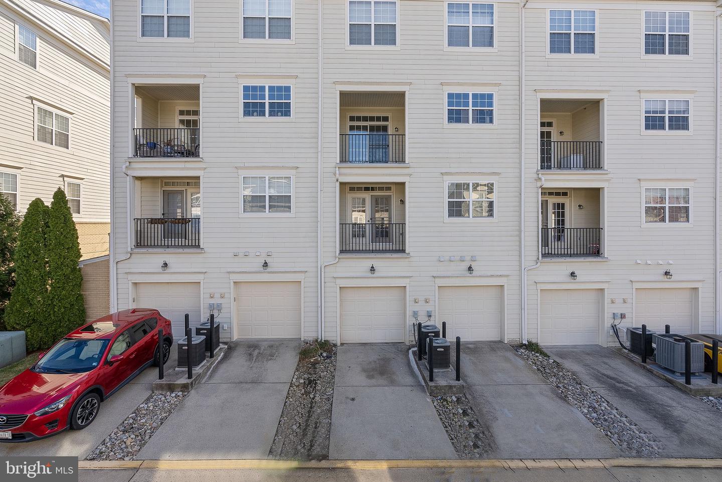 43608 Hampshire Crossing Sq