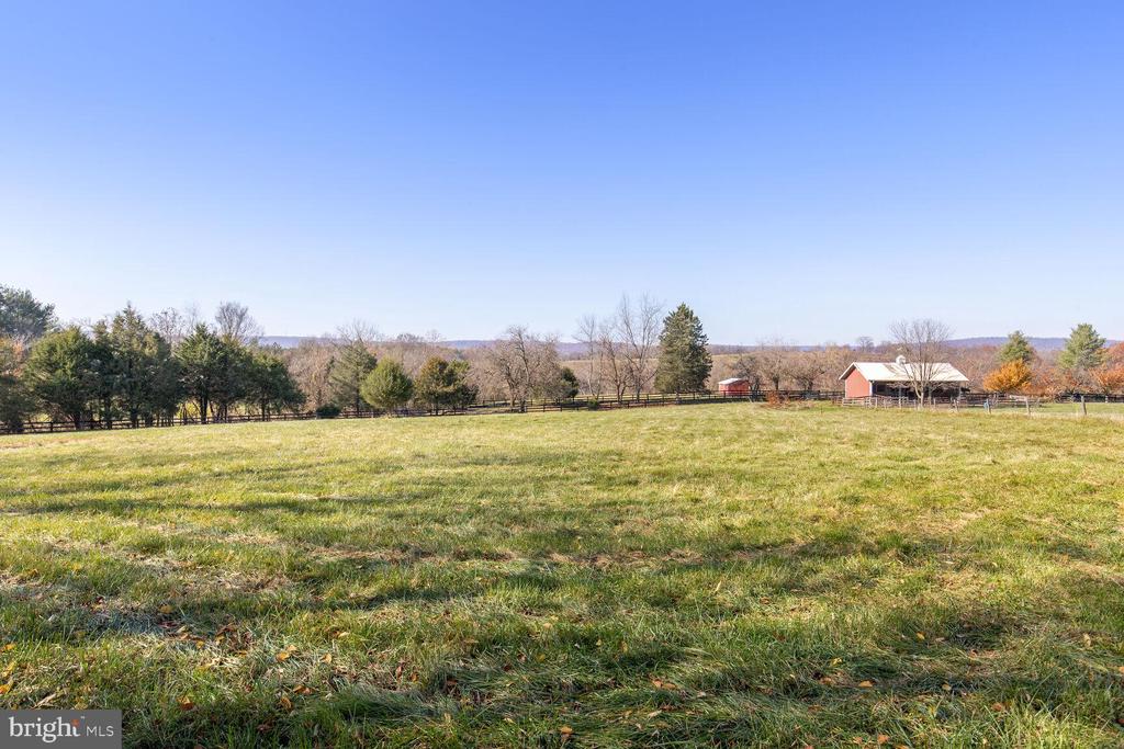 39595 Weatherlea Farm Ln