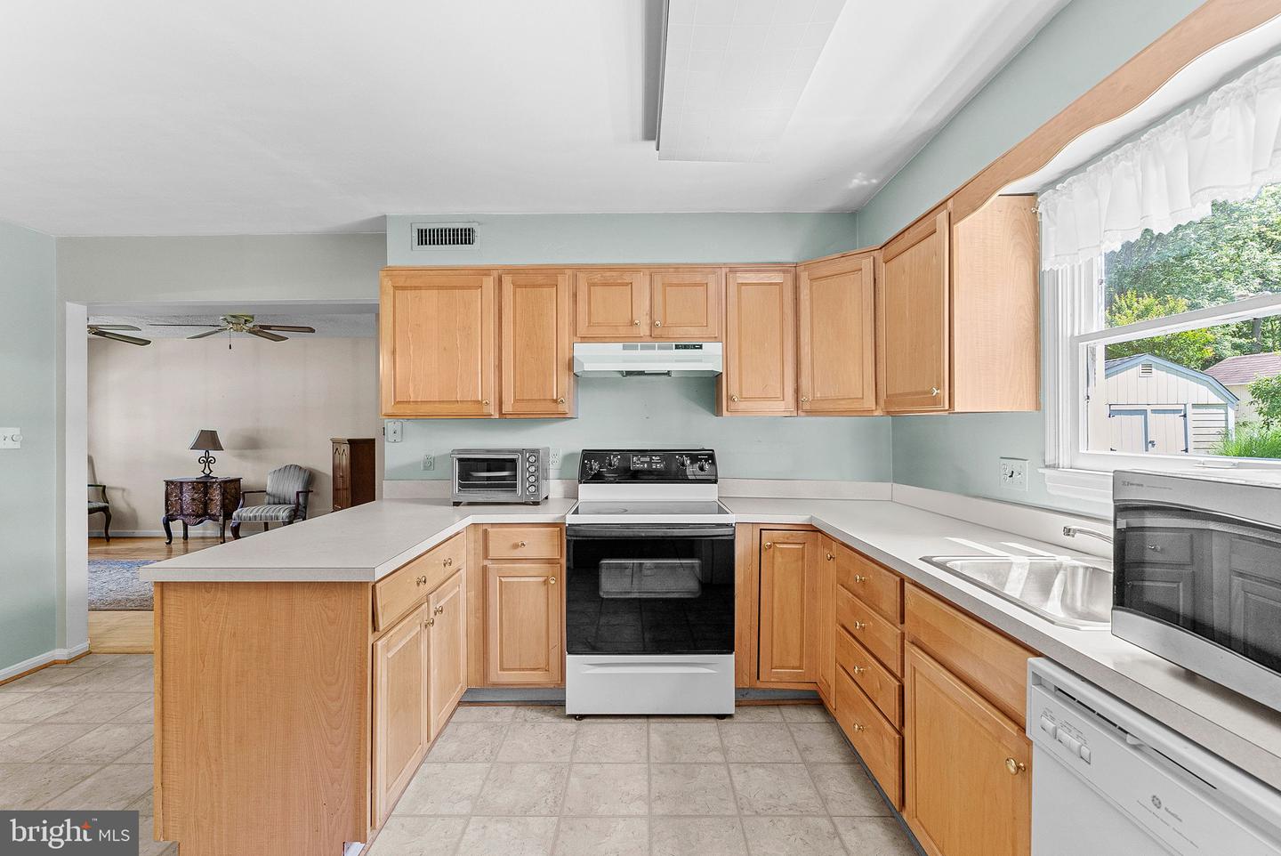 1608 E Jefferson Ct
