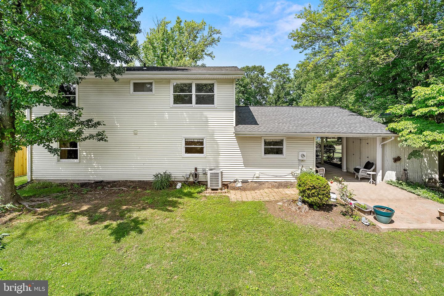 1608 E Jefferson Ct