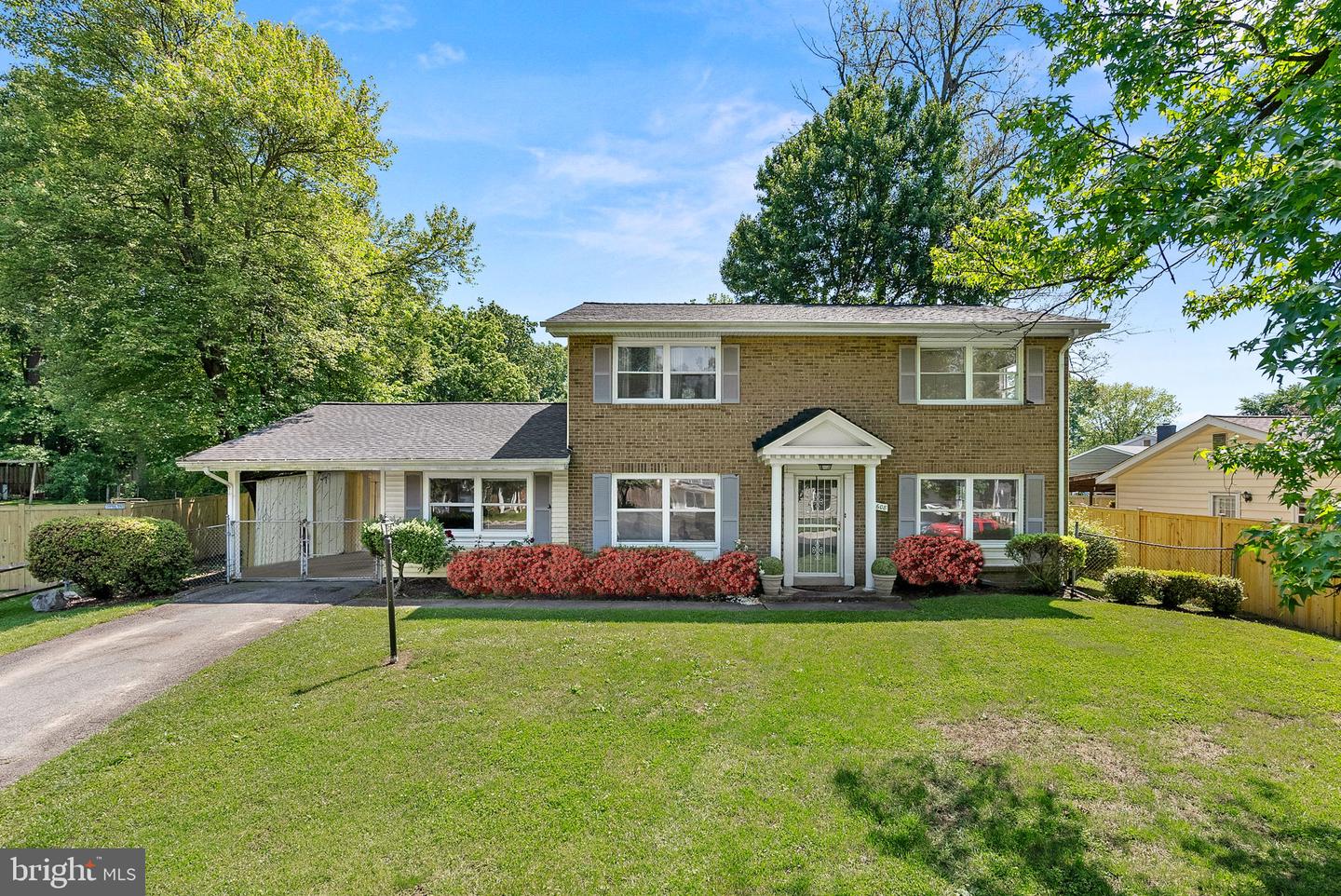 1608 E Jefferson Ct