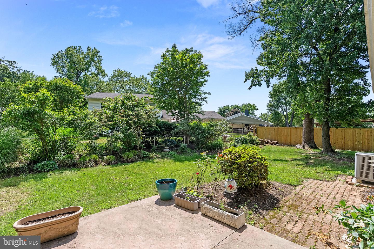 1608 E Jefferson Ct