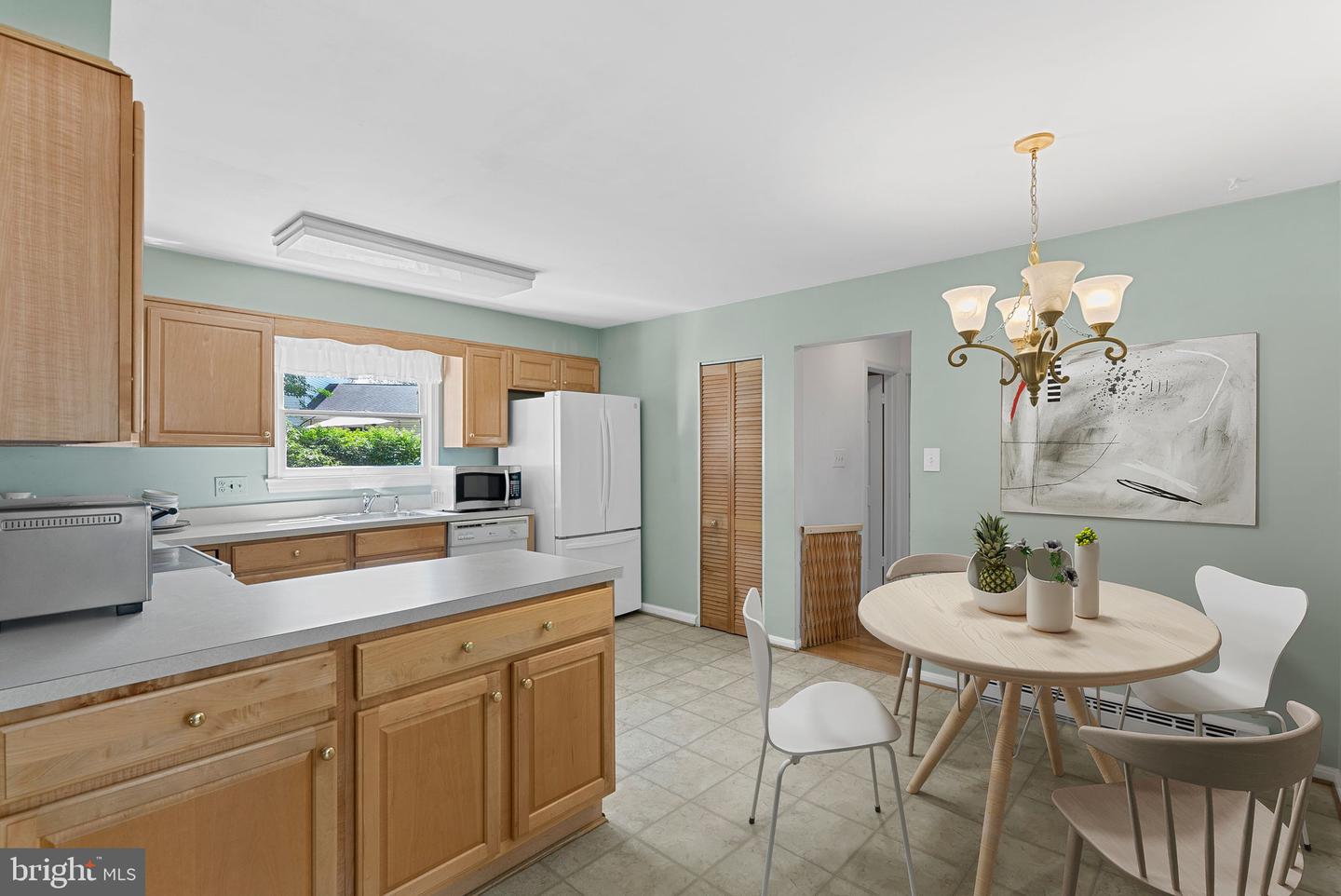 1608 E Jefferson Ct