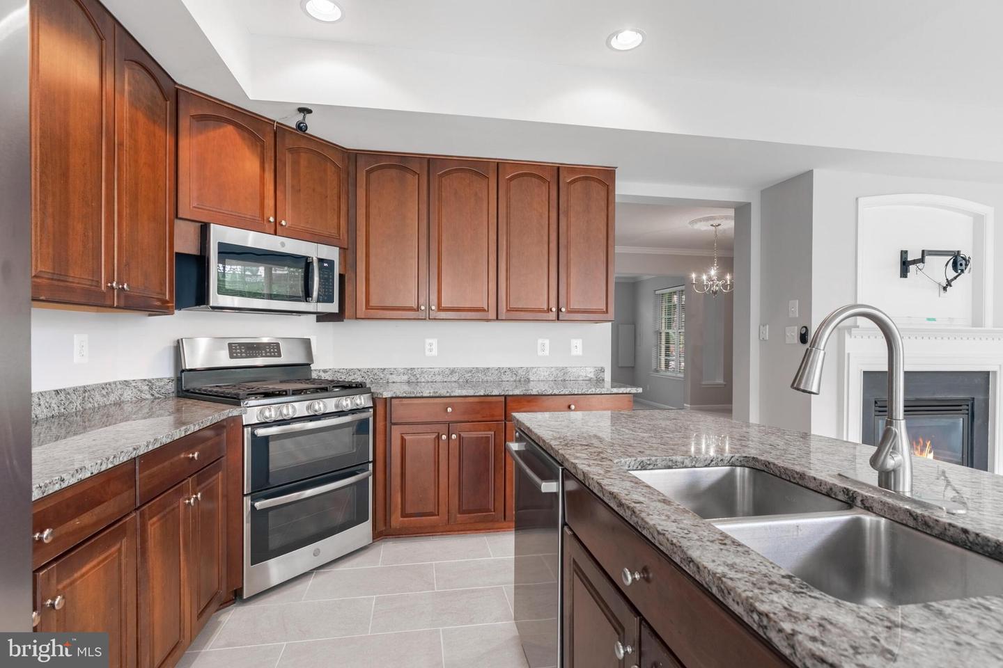 42433 GREENSIDE DRIVE
