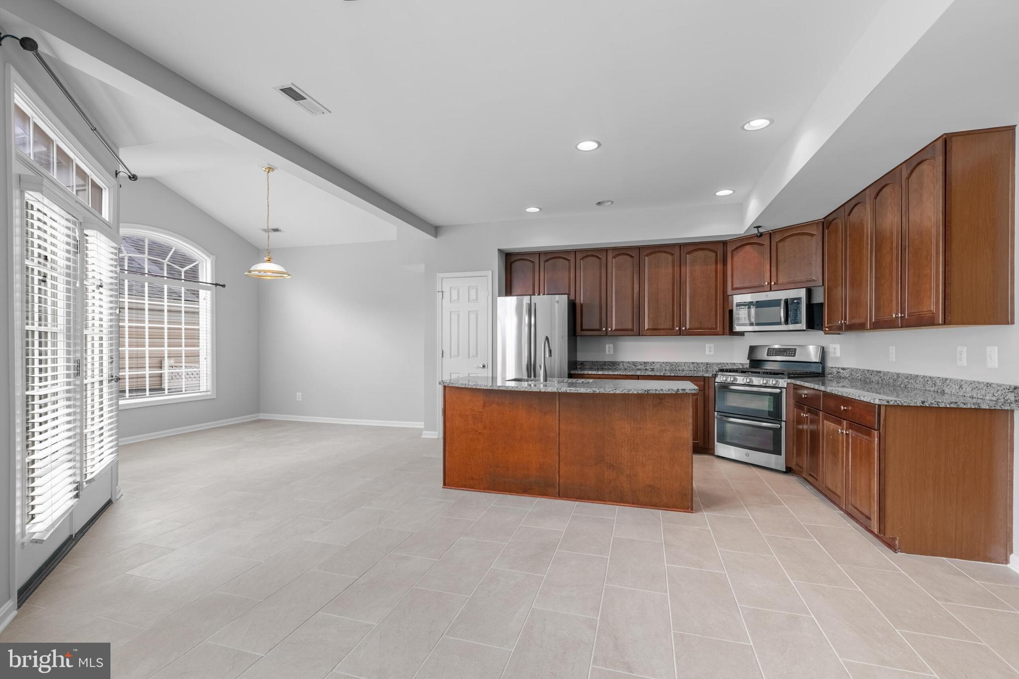 42433 GREENSIDE DRIVE