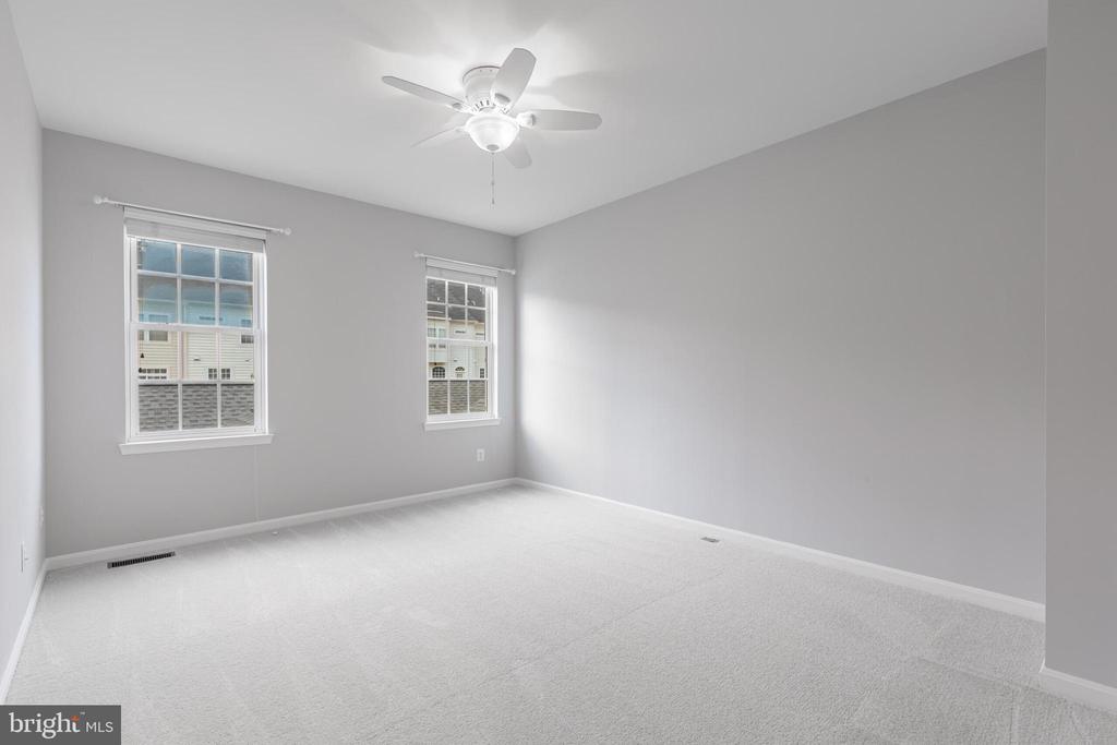 42433 GREENSIDE DRIVE