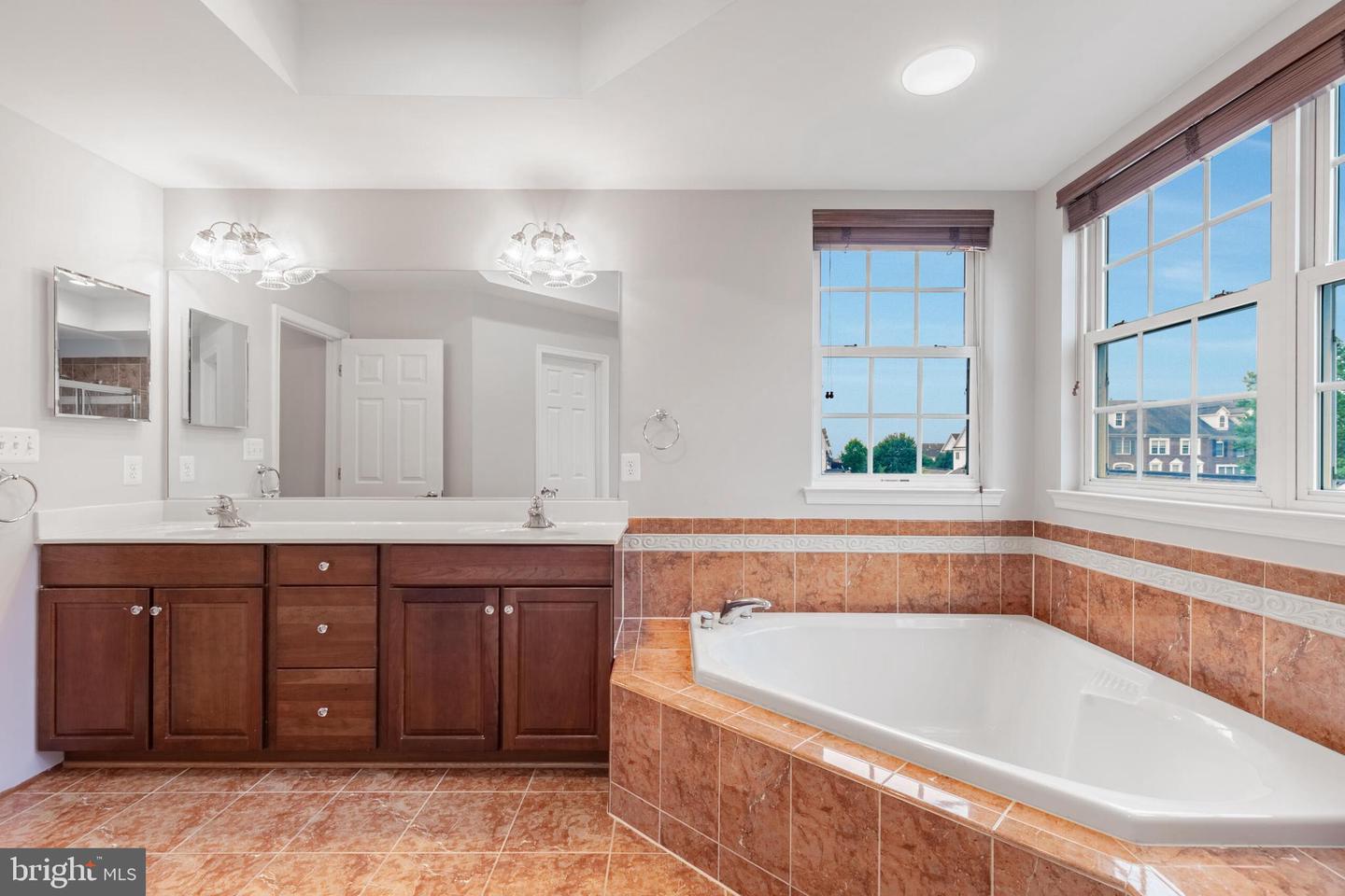 42433 GREENSIDE DRIVE