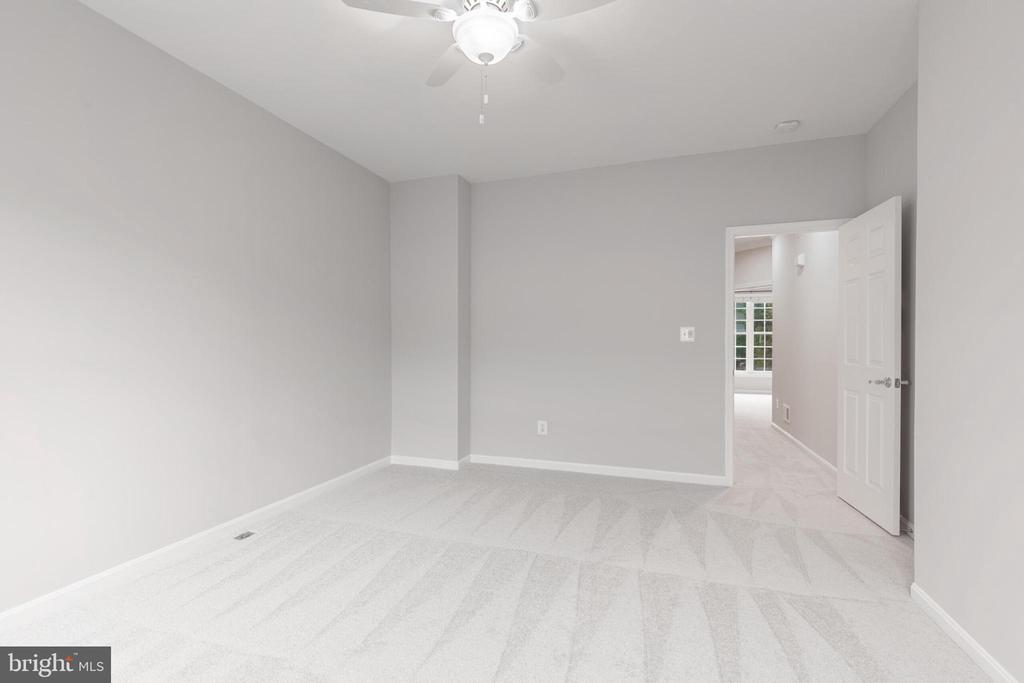 42433 GREENSIDE DRIVE