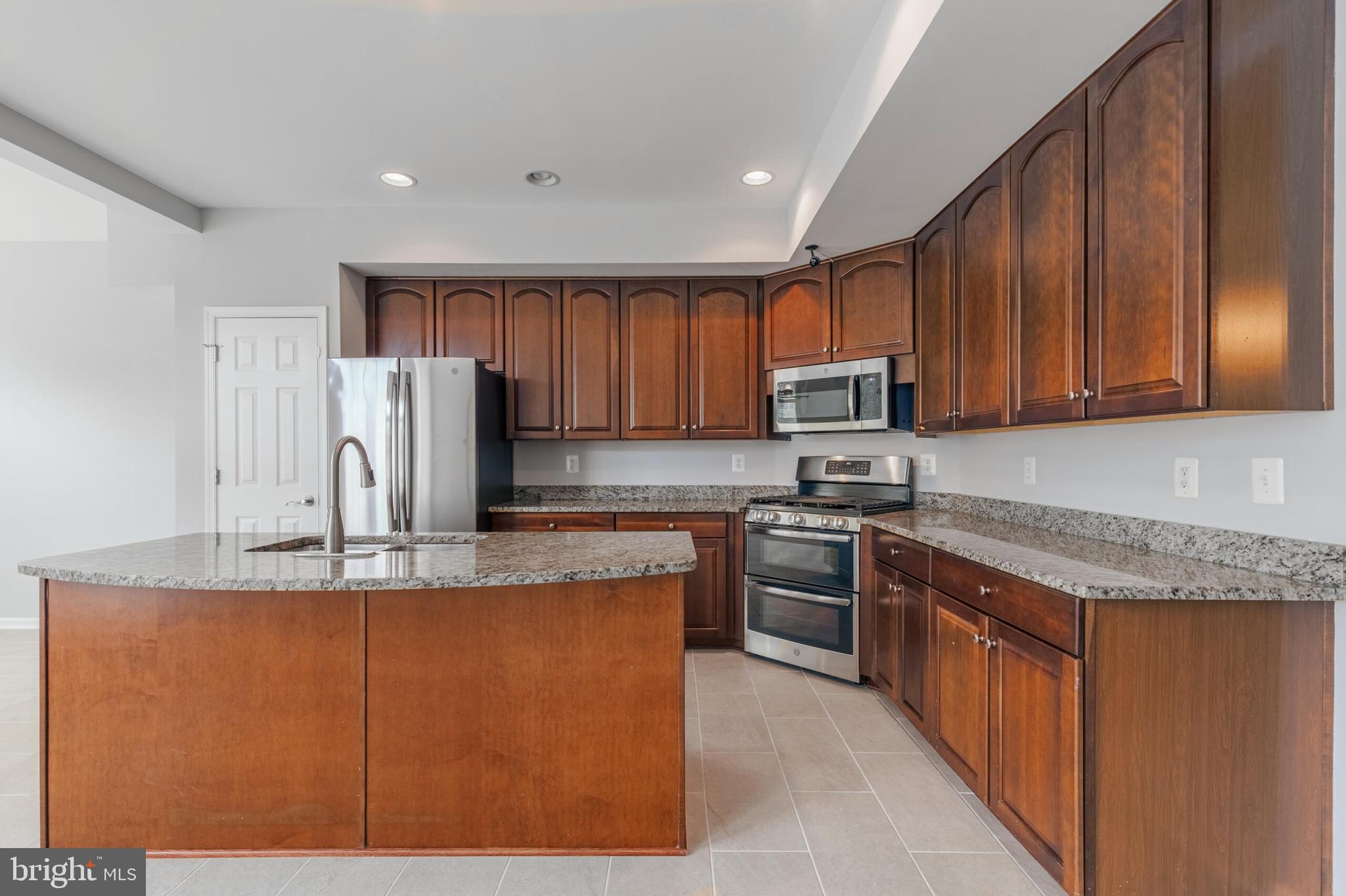 42433 GREENSIDE DRIVE