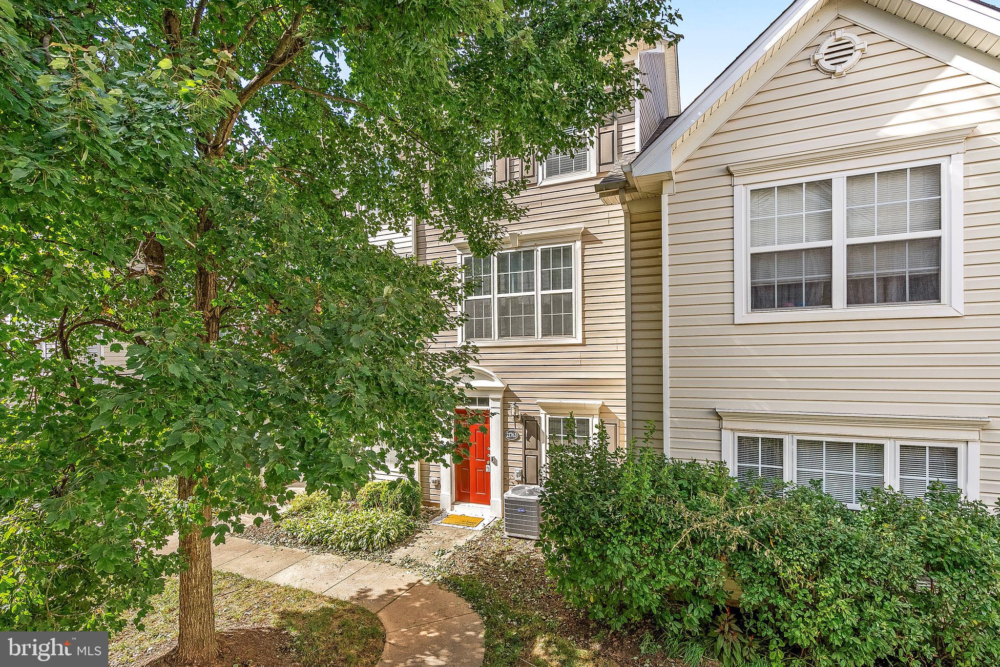 21763 Dragons Green Sq