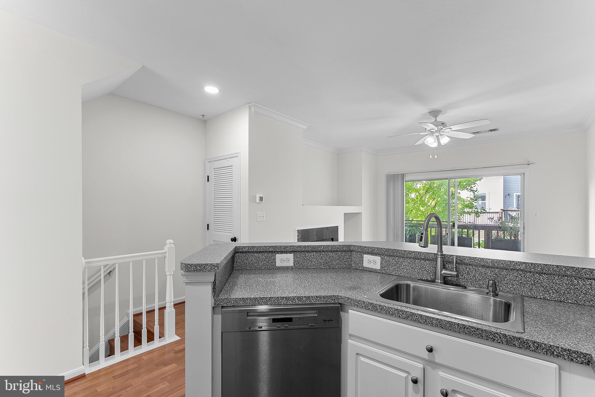 21763 Dragons Green Sq