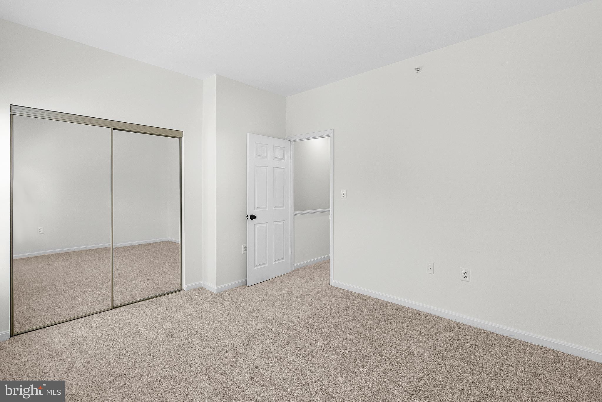 21763 Dragons Green Sq