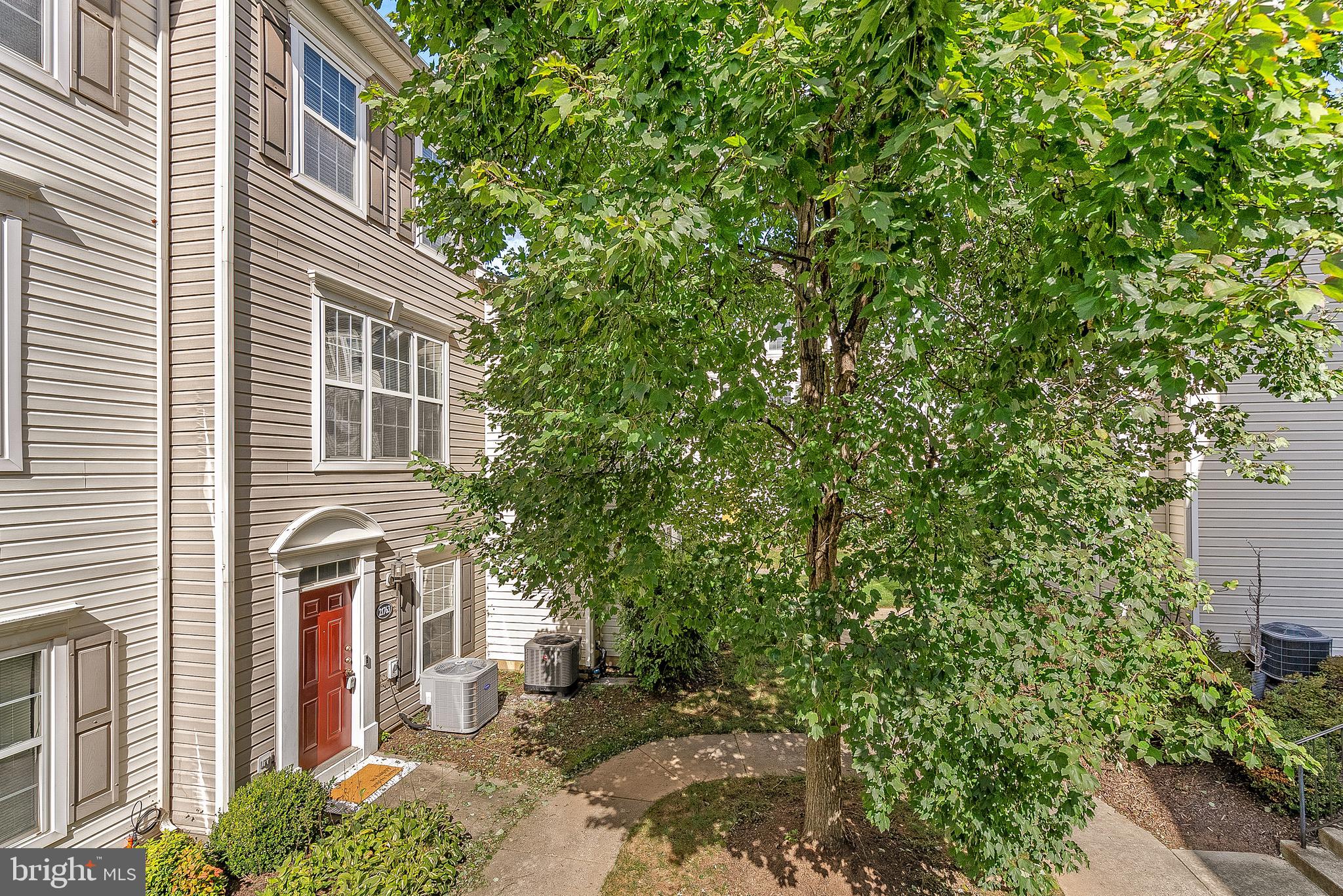 21763 Dragons Green Sq