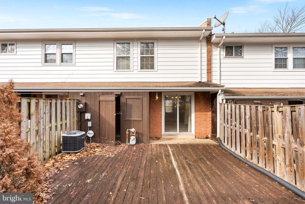 220 N Baylor Dr