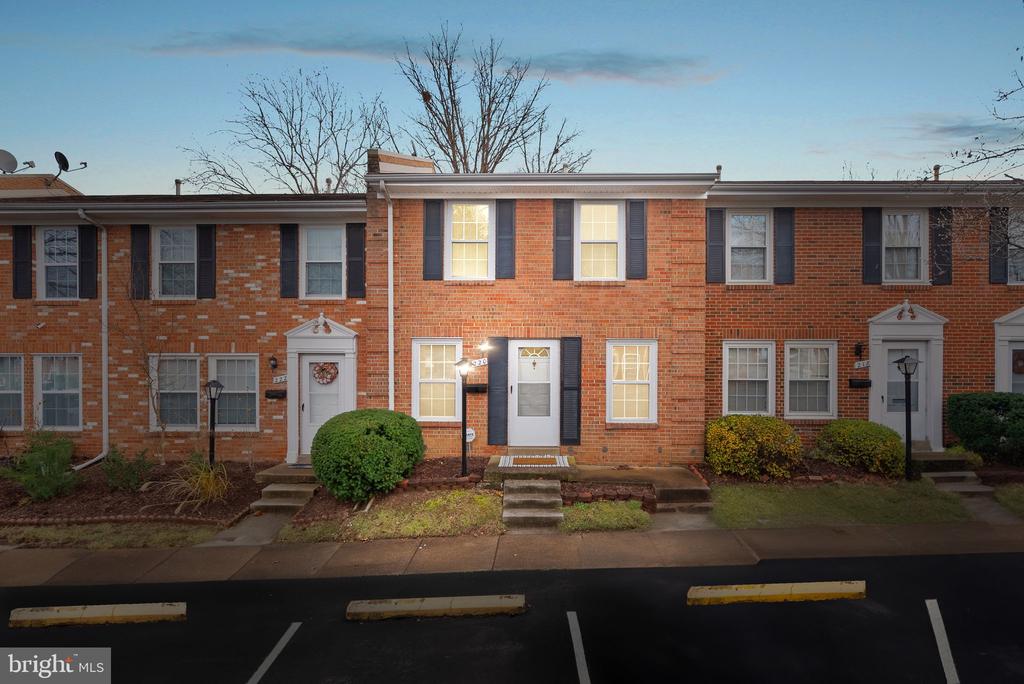 220 N Baylor Dr