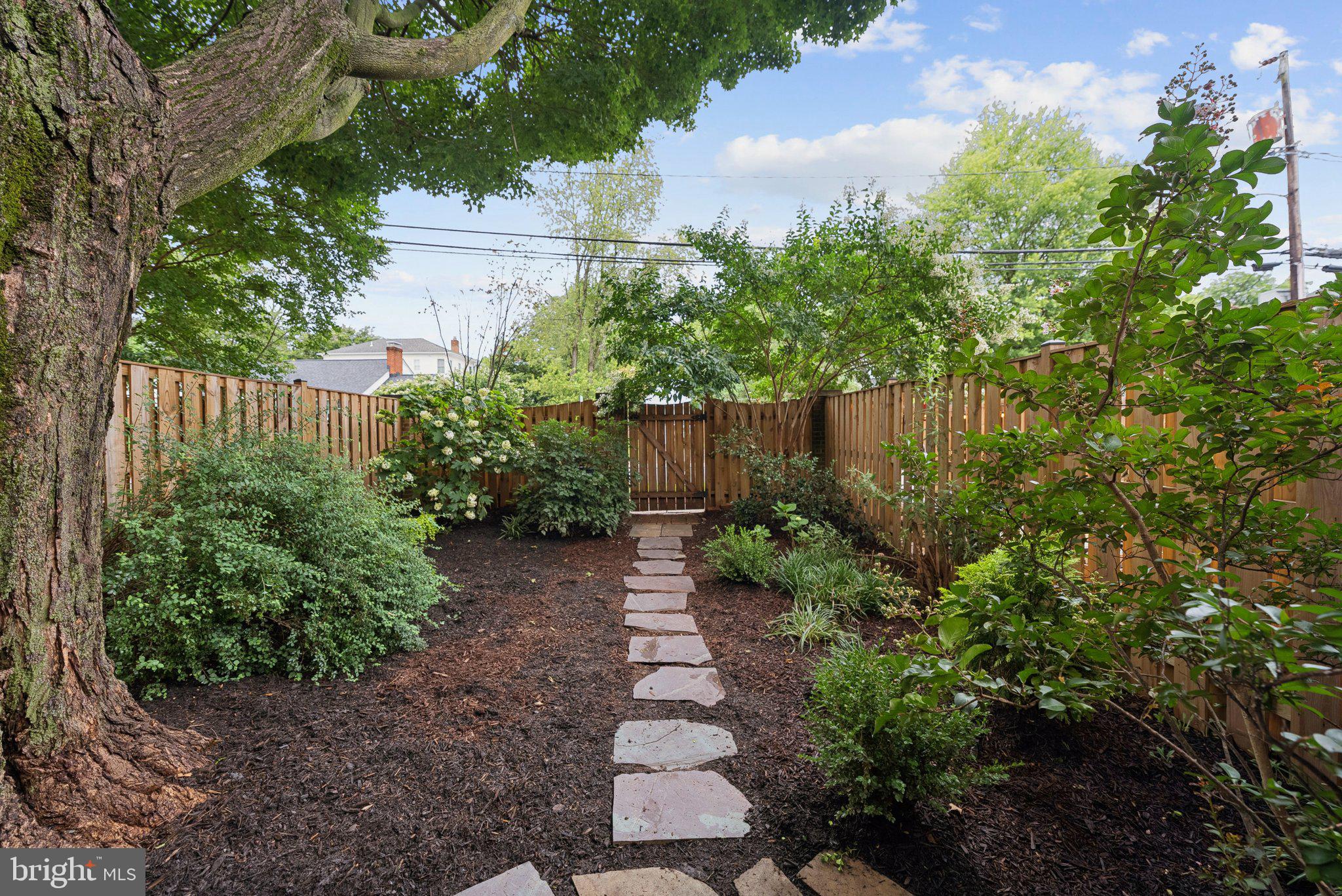 121 HARRISON STREET NE