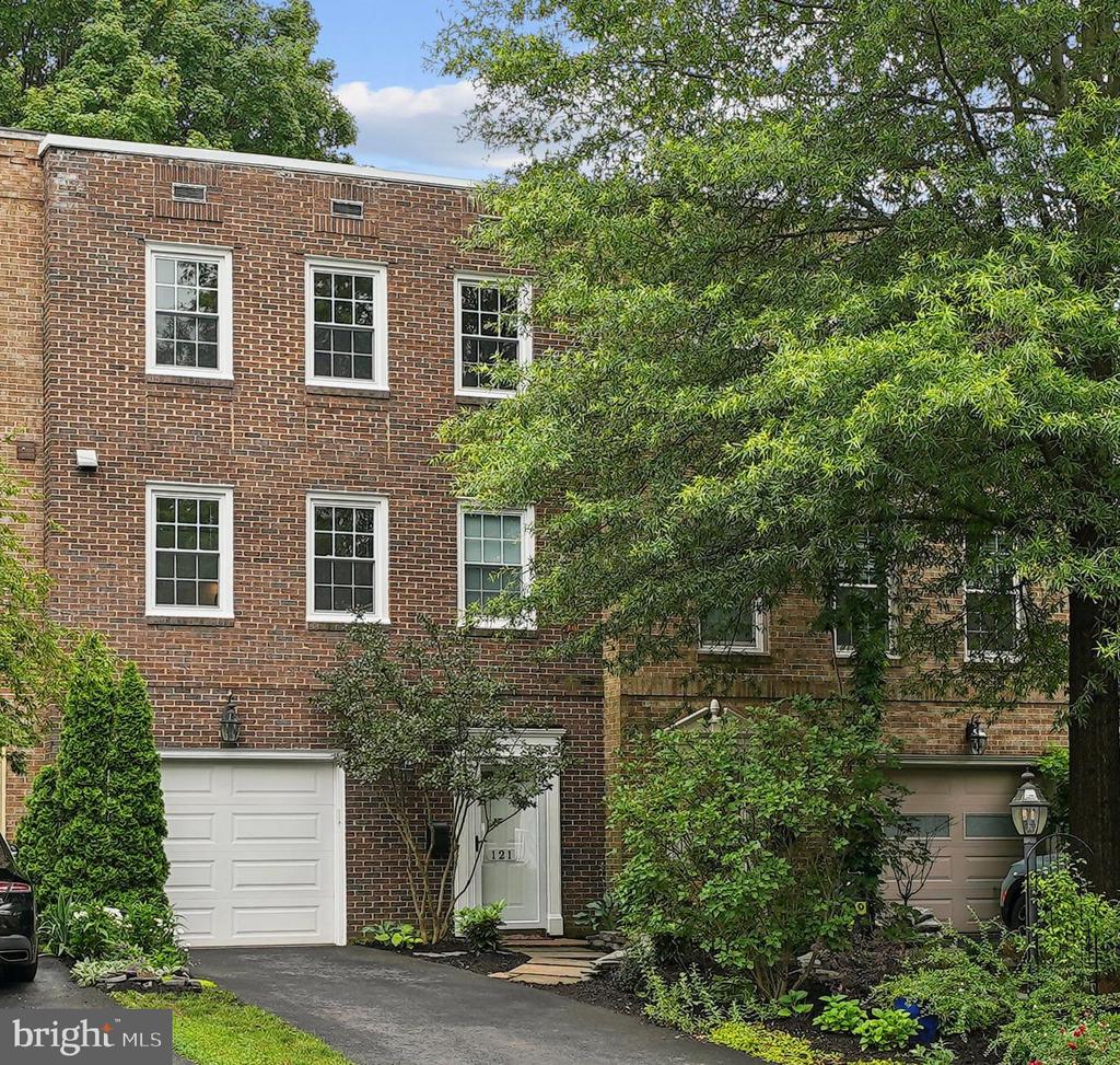 121 HARRISON STREET NE