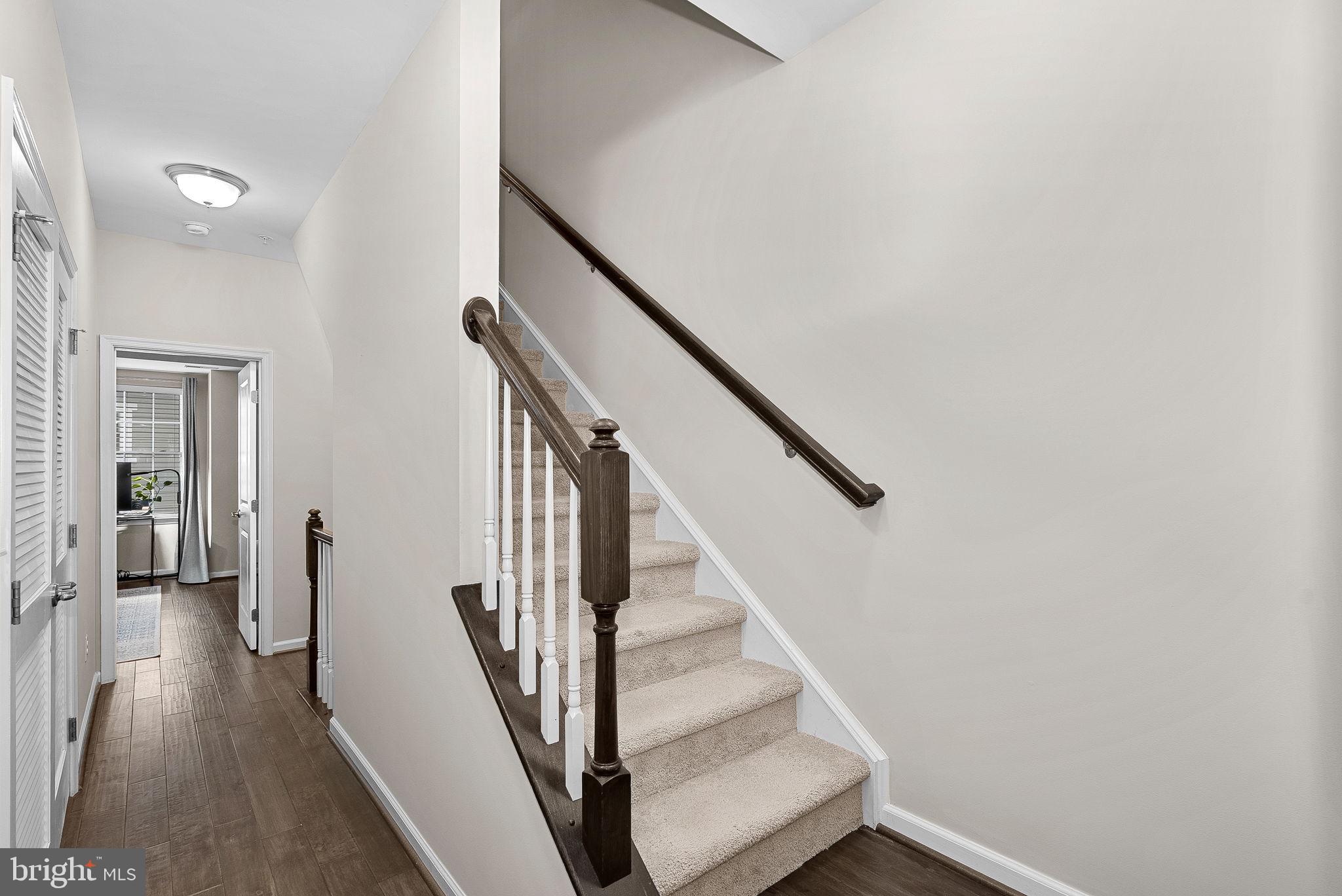 274 HIGH RAIL TERRACE SE