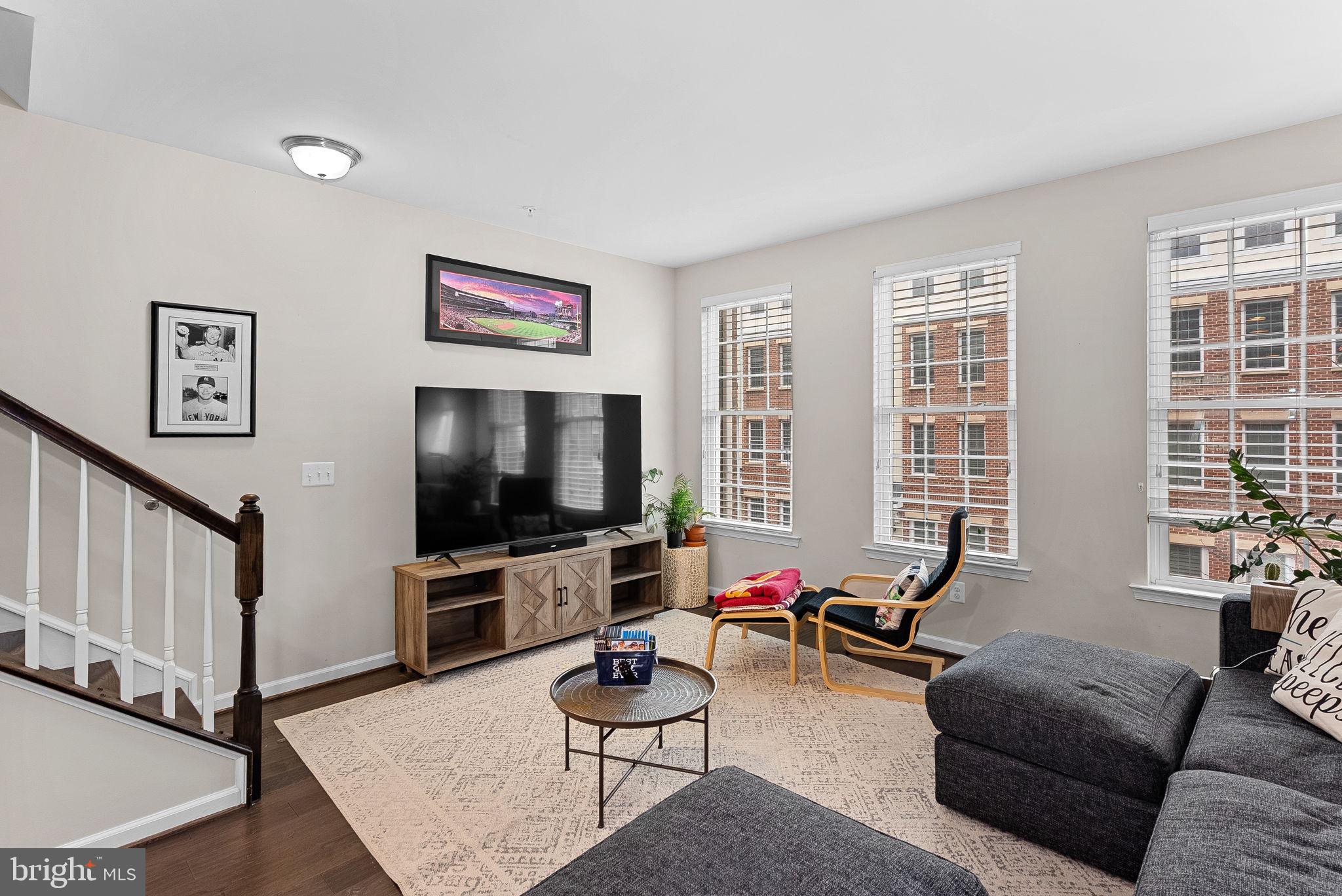 274 HIGH RAIL TERRACE SE