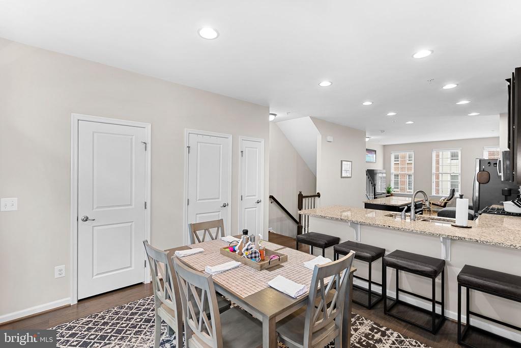 274 HIGH RAIL TERRACE SE