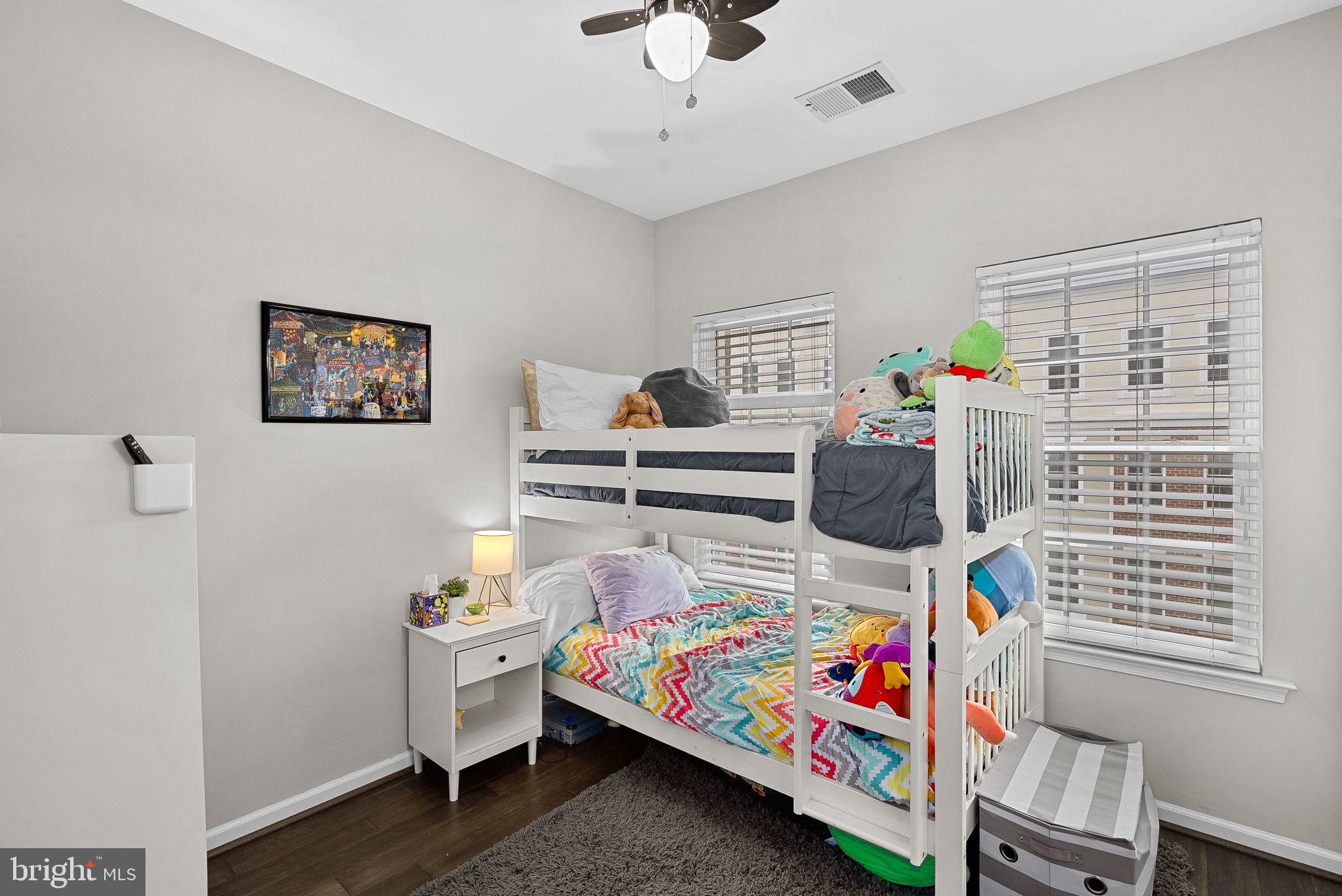 274 HIGH RAIL TERRACE SE