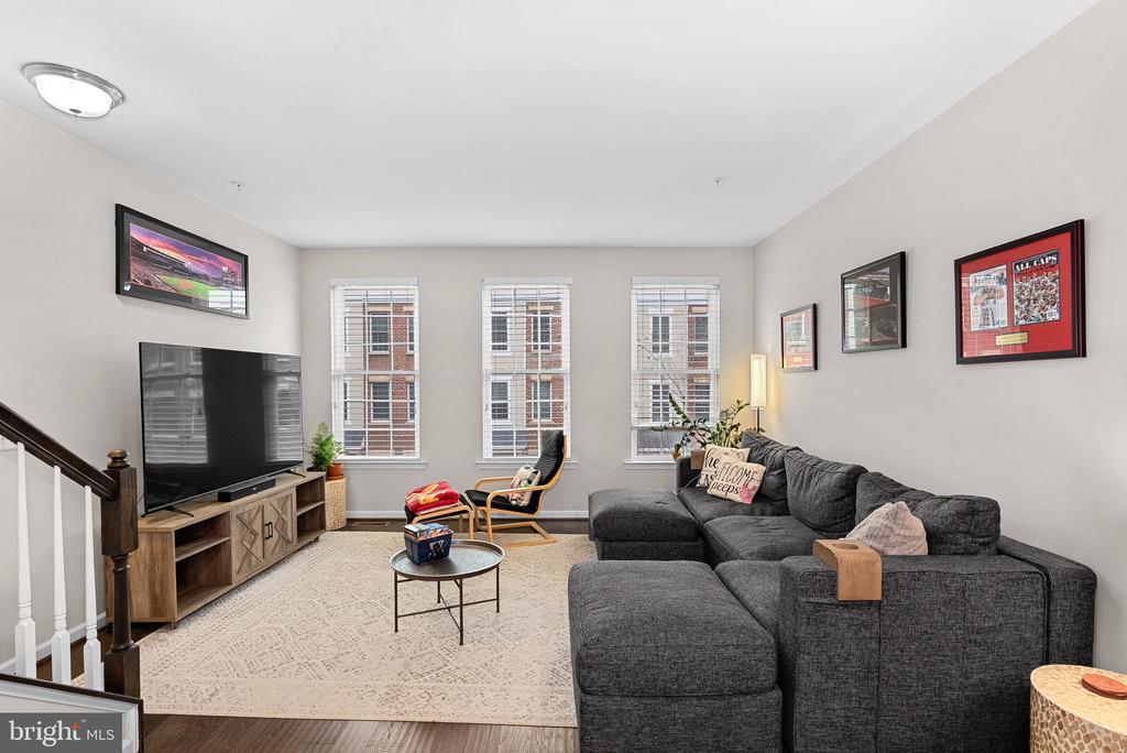 274 HIGH RAIL TERRACE SE