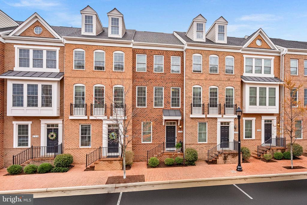 274 HIGH RAIL TERRACE SE