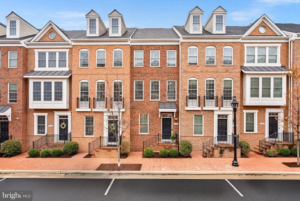 274 HIGH RAIL TERRACE SE